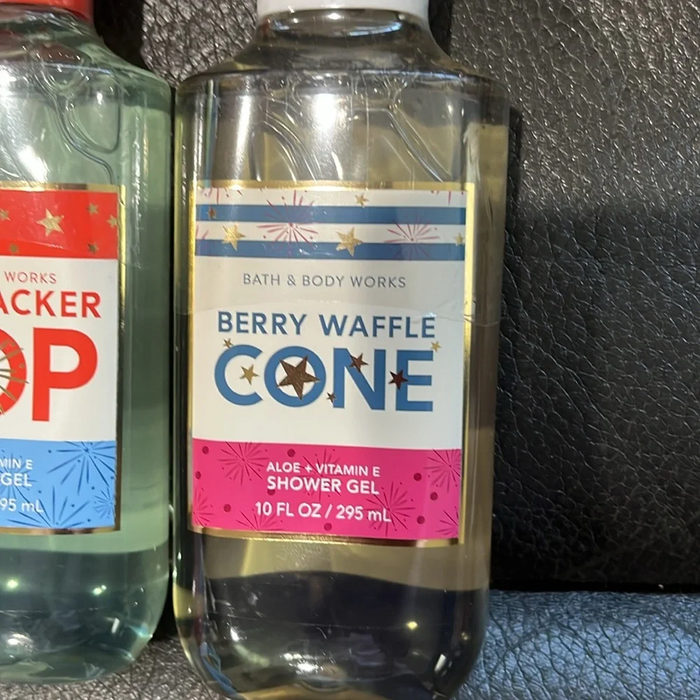 Bath & Body Works Shower Gel duo in firecracker pop and berry waffle cone
